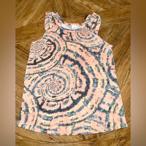 Stylish boutique tank top in size large with a fun print - never worn - summer! - Picture 8 of 8